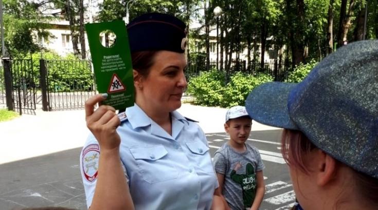 Сотрудники подмосковной Госавтоинспекции совместно с детьми провели акцию «Безопасный двор»