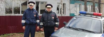 В Хакасии наградили полицейских, вынесших на руках из горящего дома женщину-инвалида