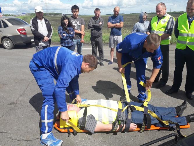 Всеобучи по оказанию первой помощи при ДТП проходят на тюменских федеральных трассах