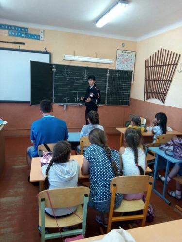В Багратионовске сотрудники Госавтоинспекции провели профилактические беседы в пришкольном лагере
