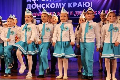 Проект «Безопасные дороги - Донскому краю» поддержали родители и юные помощники инспекторов движения детских садов Ростовской области