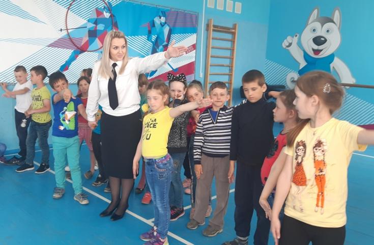 В Красноярском крае автоинспекторы проводят в пришкольных лагерях спортивные квесты по ПДД
