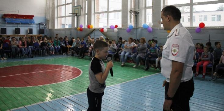 Сотрудники ГИБДД Лесосибирска посещают пришкольные лагерь