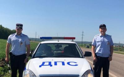 В Татарстане сотрудники ГИБДД спасли женщину, которой стало плохо во время поездки на автомобиле