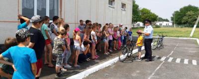 Велоинструктажи для любителей двухколесного транспорта проводят автоинспекторы Кабардино-Балкарии в местах детского отдыха