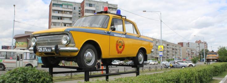 Ретро автомобили украсили площадку возле Госавтоинспекции в Хакасии