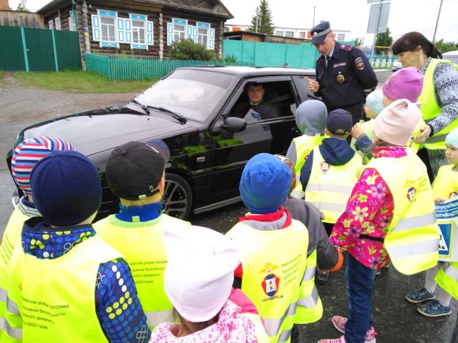 Тюменские автоинспекторы и «родительский патруль» проводят видеопрактикумы для будущих сельских первоклассников