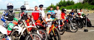 Белгородские мотоспортсмены показали мастер-класс по безопасному управлению мотоциклетной техникой