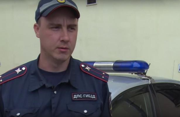 Инспектор ГИБДД помог локализовать пожар в жилом доме на Вологодчине