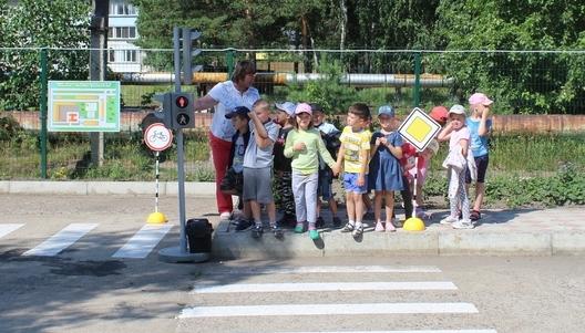 В Лесосибирске заместитель начальника ГИБДД принял участие в открытии автогородка