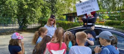 В Брянске инспекторы совместно с общественниками напоминают о важности применения детских удерживающих устройств