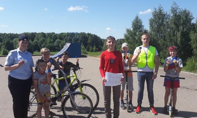 В дни летних каникул госавтоинспекторы организовали игровые тренинги для юных участников дорожного движения