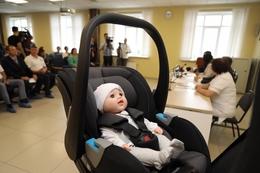 Будущих мам обучают правилам перевозки детей в автомобиле