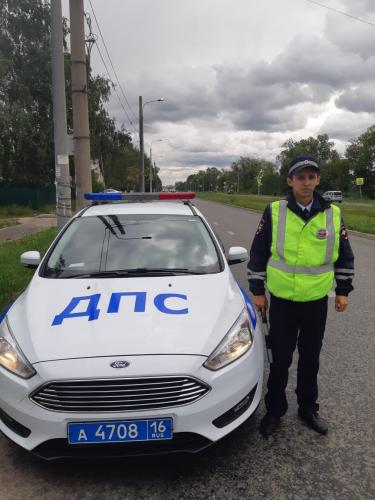 В Казани автоинспектор спас женщину, вовремя оказав ей первую помощь