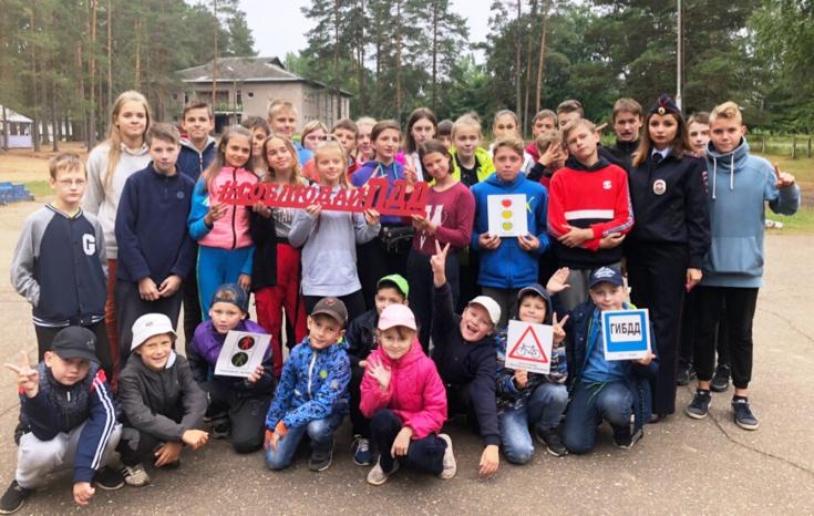 Массовые уроки дорожной безопасности прошли в новгородских оздоровительных лагерях