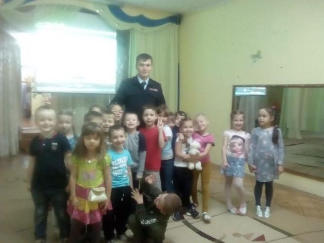 В детских садах занятия по дорожной безопасности