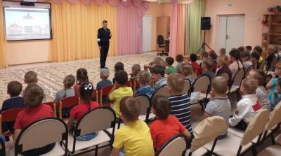 Массовые уроки дорожной безопасности прошли в елабужских детских садах