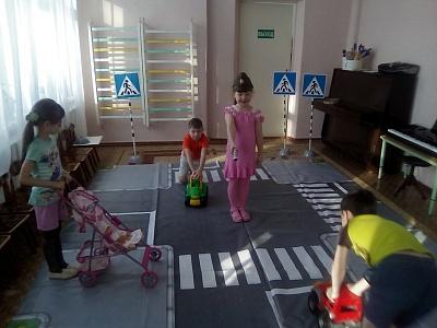 Кировские автоинспекторы провели с дошкольниками мастер-класс по безопасному участию в дорожном движении