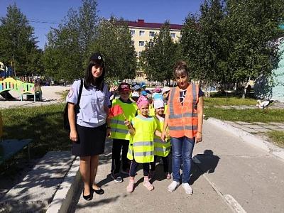 Уроки дорожной безопасности в дворовых территориях охватили сотни детей и родителей Югры