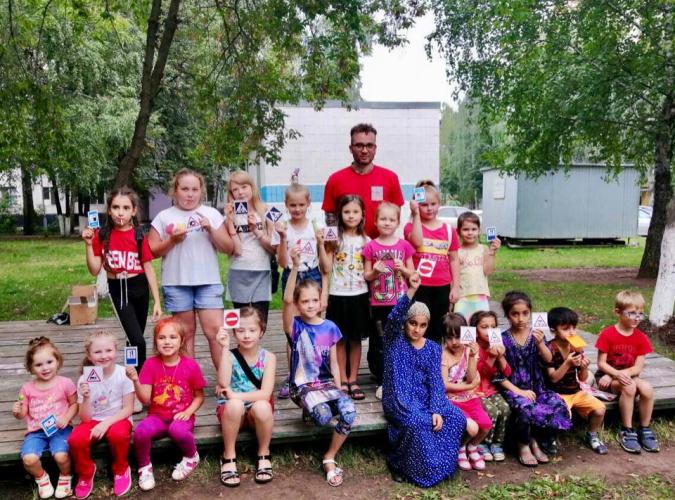 Развлекательная программа«У светофора нет каникул»