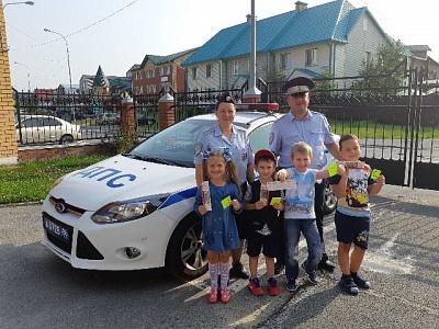 Госавтоинспекторы Югры познакомили детей с патрульным автомобилем