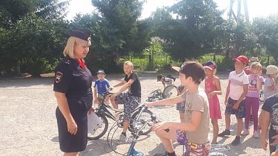 В летнем пришкольном лагере «Город счастья» Новосибирского района для ребят провели «Неделю дорожной безопасности»
