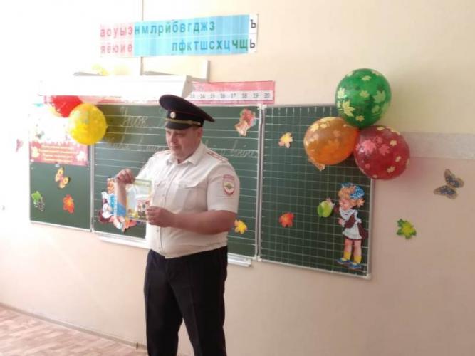 В День знаний 30 тысяч ставропольских школьников получили в подарок от Госавтоинспекции наборы световозвращателей
