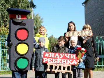 В Кировской области сотрудники Госавтоинспекции провели у образовательных организаций дорожный всеобуч