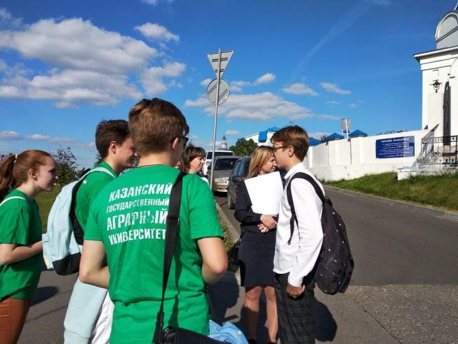 Инспекторы ГИБДД напомнили жителям Казани о соблюдении ПДД на пешеходных переходах