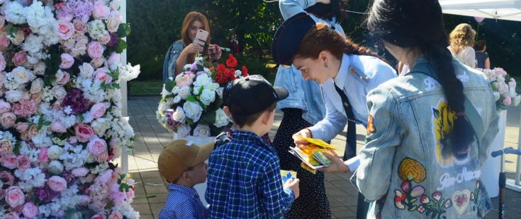Участники первого на Северном Кавказе «Фестиваля цветов» в Нальчике поддержали идеи безопасного ориентирования в дорожной среде