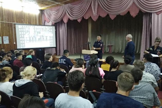 В Иволгинском районе сотрудники ГИБДД встретились со студентами