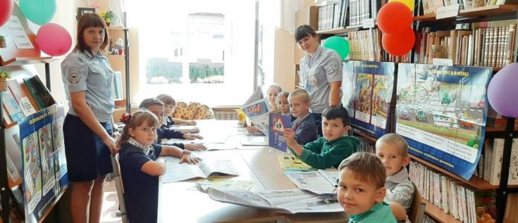 В Белгородской области школьные библиотеки оформили читальные секции газеты «Добрая дорога детства»
