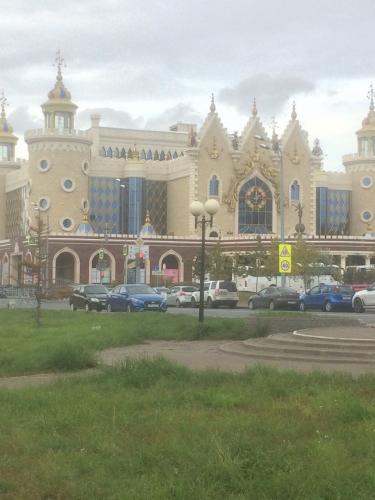 Знак "Дети" по пути в театр кукол "Экият"