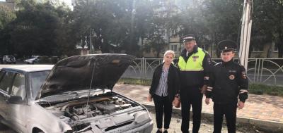 Автоинспекторы Ставрополя помогли оперативно потушить загоревшийся автомобиль
