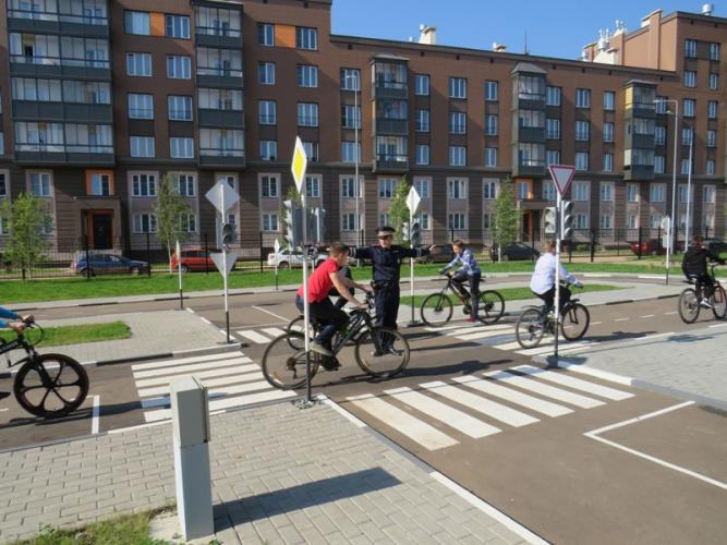 В Кирове юным велосипедистам напомнили о дорожной безопасности