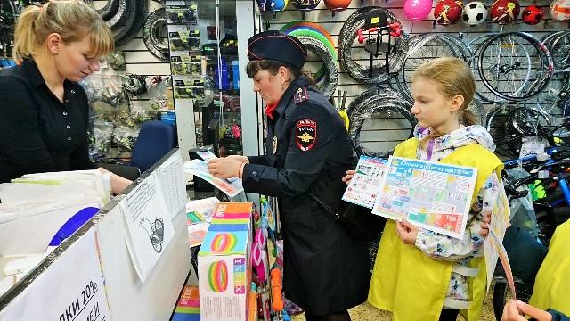 В местах продажи велосипедов сотрудники ГИБДД Югры провели профилактическую работу