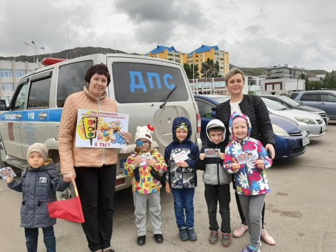 Холмские автоинспекторы провели акцию «Пристегнулся сам, пристегни - ребенка!»