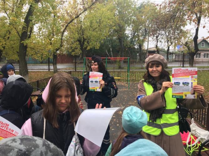 Тюменские «родительские патрули» обеспечивают дорожную безопасность школьников у образовательных учреждений