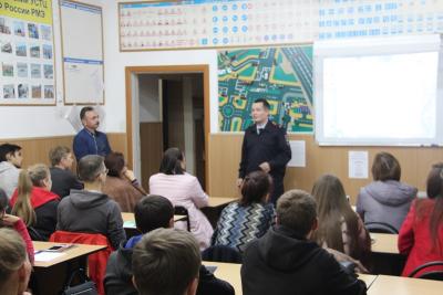 В Марий Эл курсанты автошколы поддержали социальную кампанию «Однозначно»