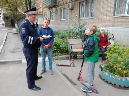 В крупных городах области сотрудники Госавтоинспекции и представители ТСЖ проводят профилактические беседы с жителями многоквартирных домов