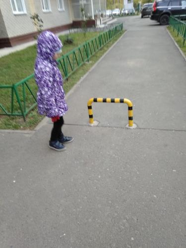 Вертикальная разметка в виде сочетания  жёлтых и чёрных полос
