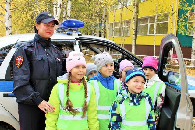 Представители Росгвардии и МЧС провели совместное мероприятие с Госавтоинспекторами Югры в рамках Недели безопасности