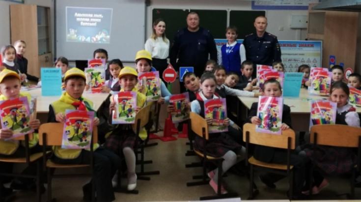В Татарстане автоинспекторы провели «световозвращающий урок» для глухонемых школьников