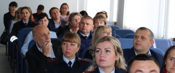 Белгородские автоинспекторы поздравили педагогов региона с профессиональным праздником
