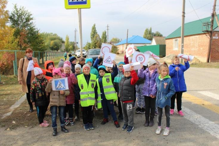 Сотрудники Госавтоинспекции продолжают проводить профилактические занятия со школьниками