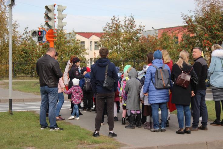 В Кемерове для школьников прошел урок «Шагающий автобус»