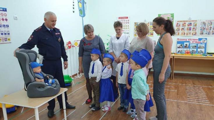 Ставропольские отряды ЮИД-юниор и автоинспекторы проводят с родителями уроки-практикумы по правилам перевозки детей