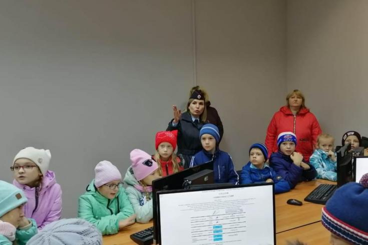 Сотрудники томской ГИБДД организовали увлекательную экскурсию для школьников