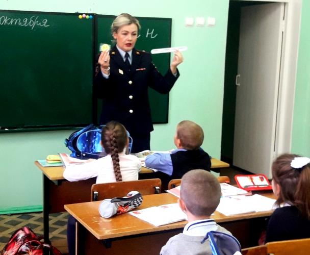 В Белгородской области факультативы безопасности обратили внимание школьников на необходимость использования ярких атрибутов