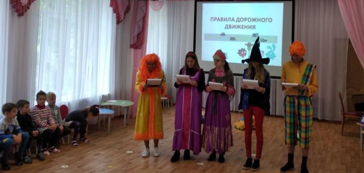 Арзамасские госавтоинспекторы совместно с общАрзамасские госавтоинспекторы совместно с общественниками и юидовцами провели театрализованное представление о ПДДественниками и юидовцами провели театрализованное представление о ПДД
